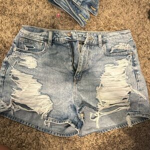 light washed jean shorts size 6